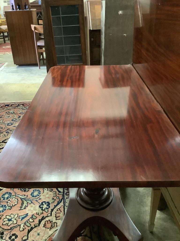 A William IV mahogany card table, width 97cm, depth 48cm, height 73cm